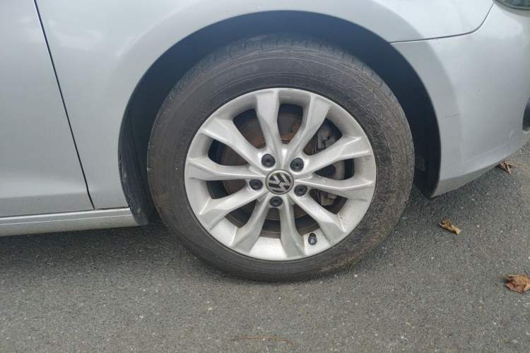 Used Volkswagen Golf 2012 1.4 TSI Automatic Comfort Edition Right Front Wheel Hub