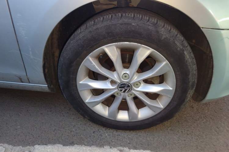 Used Volkswagen Golf 2012 1.6L Automatic Comfort Model Right Front Wheel Hub