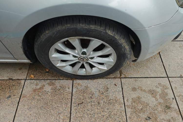 Used Volkswagen Golf 2012 1.6L Automatic Comfort Model Right Front Wheel Hub