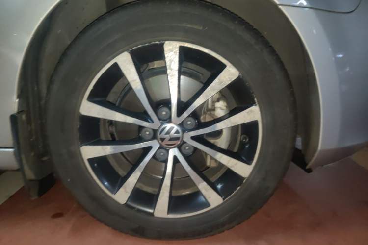 Used Volkswagen Golf 2012 1.4 TSI BlueMotion Edition Right Front Wheel Hub
