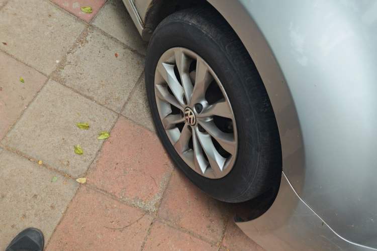 Used Volkswagen Golf 2012 1.6L Automatic Comfort Model Right Front Wheel Hub