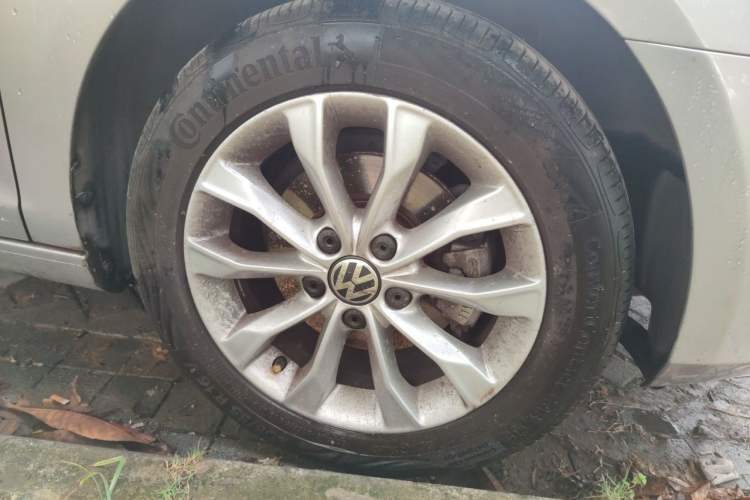 Used Volkswagen Golf 2012 1.6 Manual Comfort Edition Right Front Wheel Hub