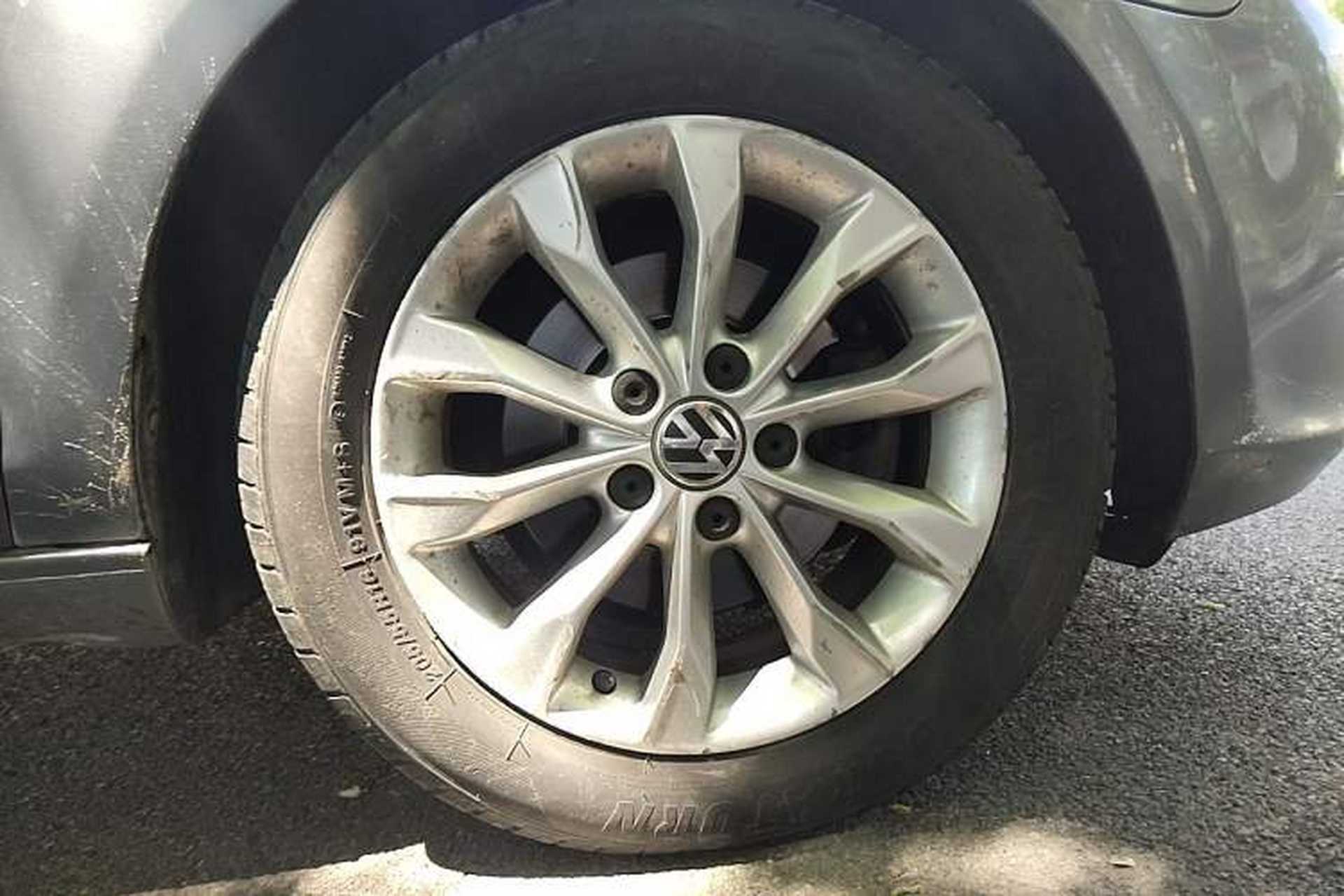 Used Volkswagen Golf 2012 1.6L Automatic Comfort Model Right Front Wheel Hub