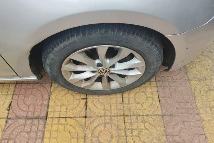 Used Volkswagen Golf 2012 1.4 TSI Automatic Comfort Edition Right Front Wheel Hub
