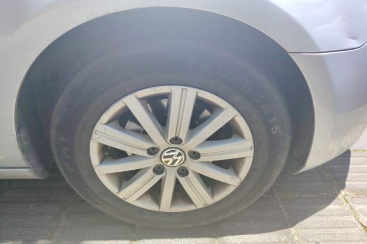 Used Volkswagen Golf 2012 1.6L Automatic Fashion Model Right Front Wheel Hub