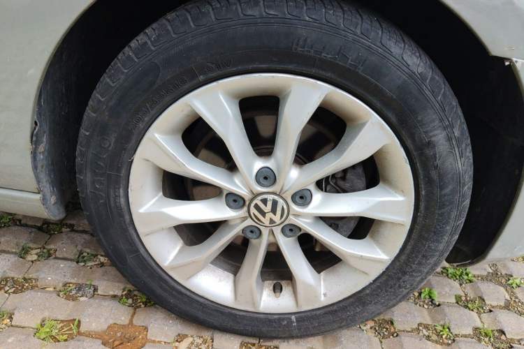 Used Volkswagen Golf 2012 1.4 TSI Automatic Comfort Edition Right Front Wheel Hub