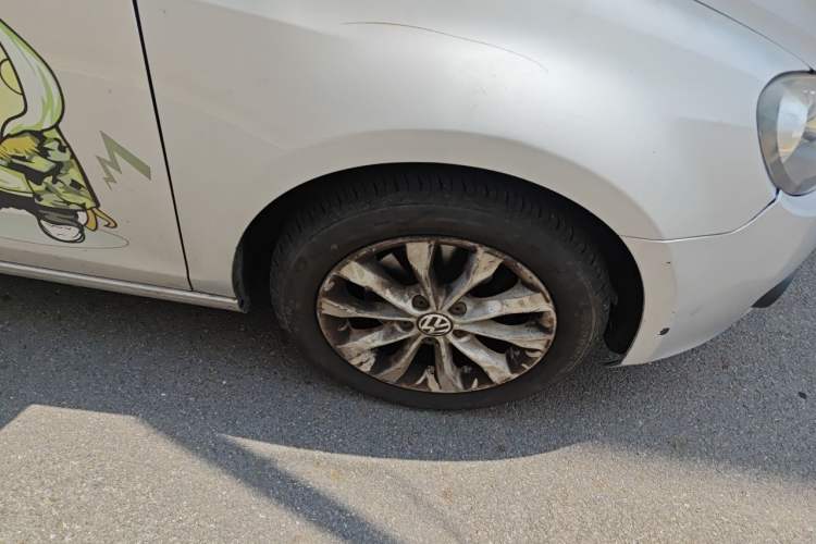 Used Volkswagen Golf 2012 1.4 TSI Automatic Comfort Edition Right Front Wheel Hub