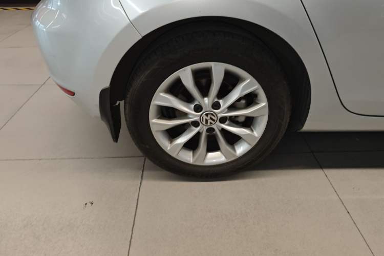 Used Volkswagen Golf 2012 1.6L Automatic Comfort Model Right Rear Wheel Hub