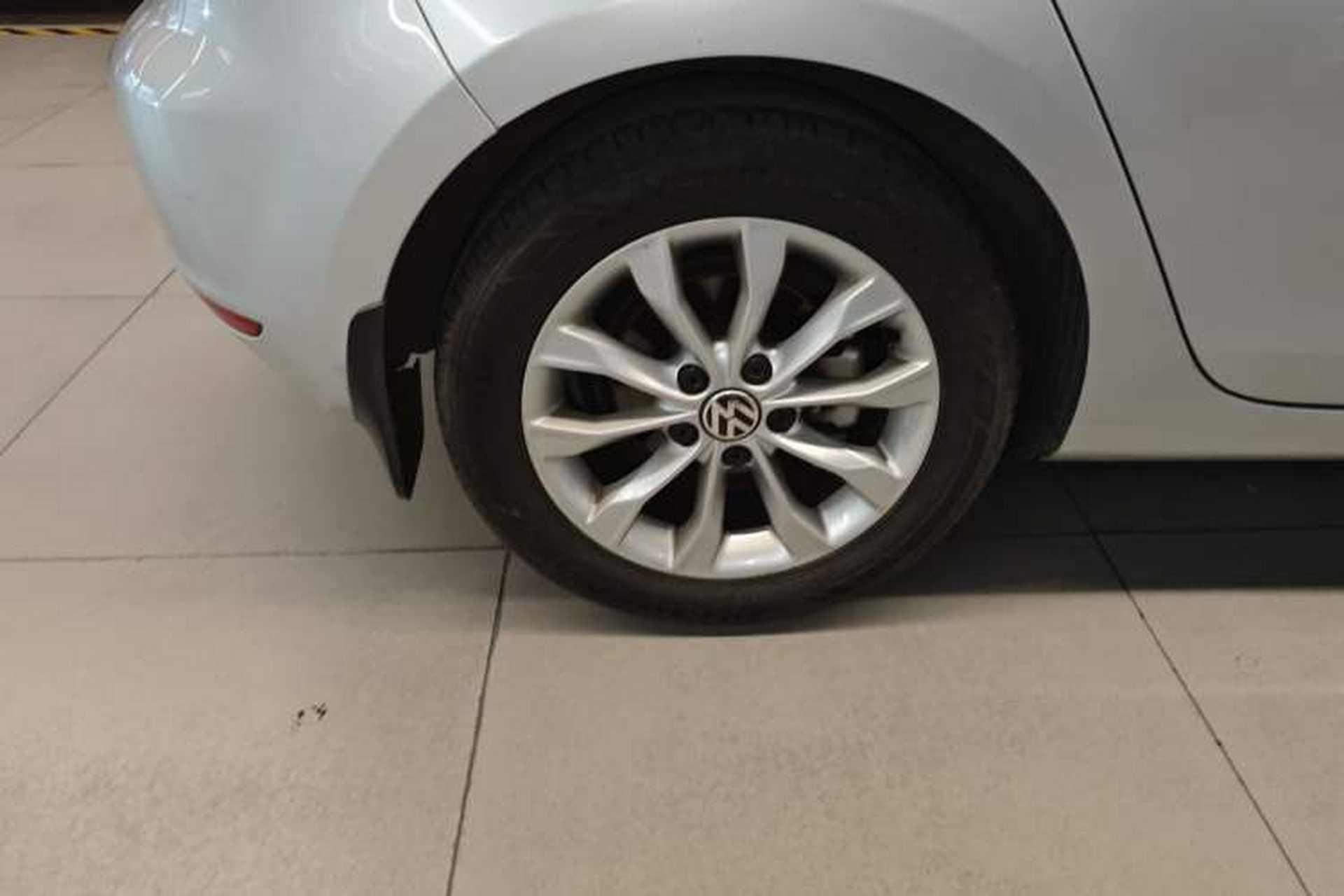 Used Volkswagen Golf 2012 1.6L Automatic Comfort Model Right Rear Wheel Hub