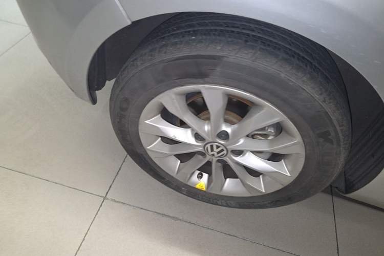 Used Volkswagen Golf 2012 1.6L Automatic Comfort Model Right Rear Wheel Hub