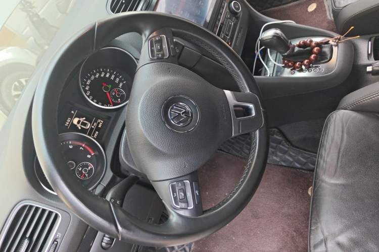 Used Volkswagen Golf 2012 1.4TSI Luxury Convertible Edition Steering Wheel