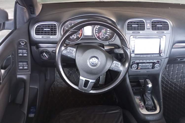 Used Volkswagen Golf 2012 1.4TSI Luxury Convertible Edition Steering Wheel