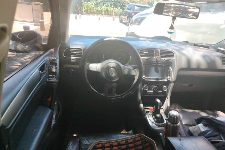 Used Volkswagen Golf 2012 1.6L Automatic Fashion Model Steering Wheel