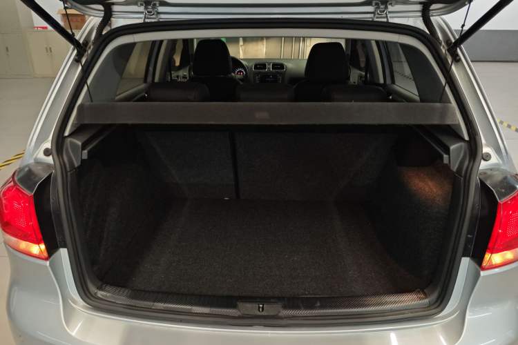 Used Volkswagen Golf 2012 1.6L Automatic Comfort Model Trunk