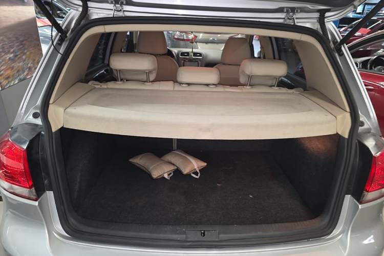 Used Volkswagen Golf 2012 1.6L Automatic Comfort Model Trunk