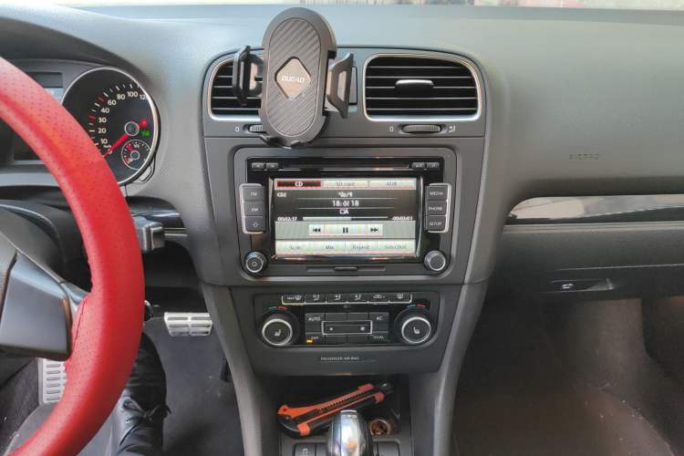 Used Volkswagen Golf 2012 1.4TSI Comfort Convertible Edition Audio And AC Panel