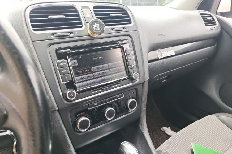 Used Volkswagen Golf 2012 1.4 TSI Automatic Comfort Edition Audio And AC Panel