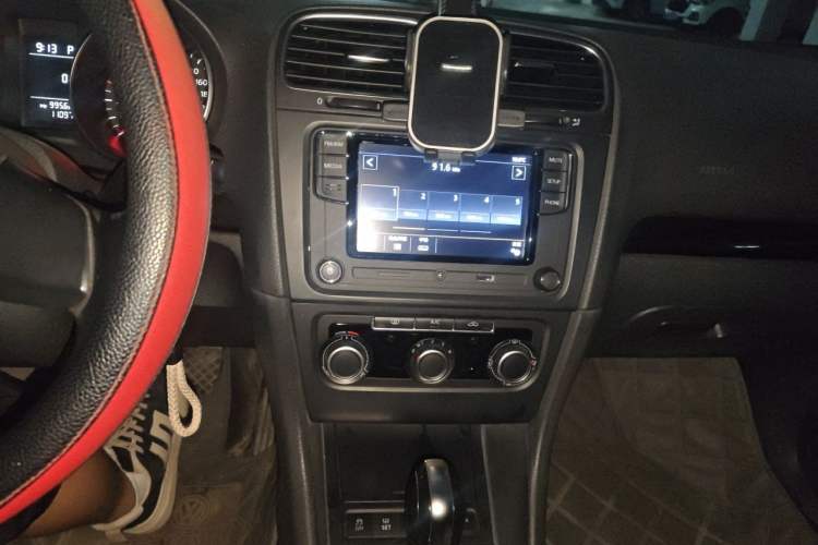 Used Volkswagen Golf 2012 1.6L Automatic Comfort Model Audio And AC Panel