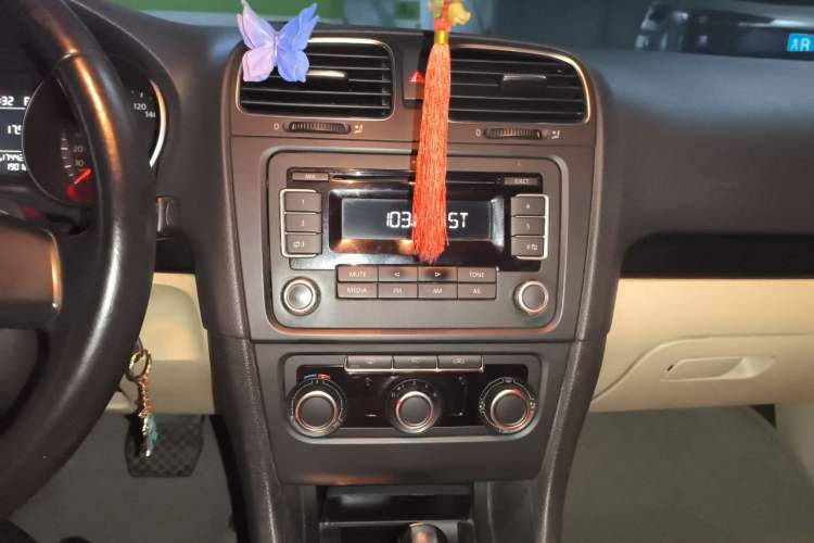 Used Volkswagen Golf 2012 1.6L Automatic Comfort Model Audio And AC Panel