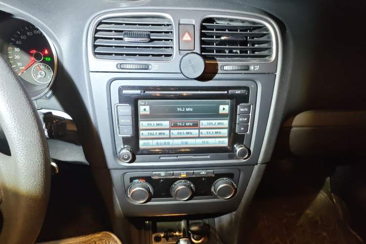 Used Volkswagen Golf 2012 1.6L Automatic Fashion Model Audio And AC Panel
