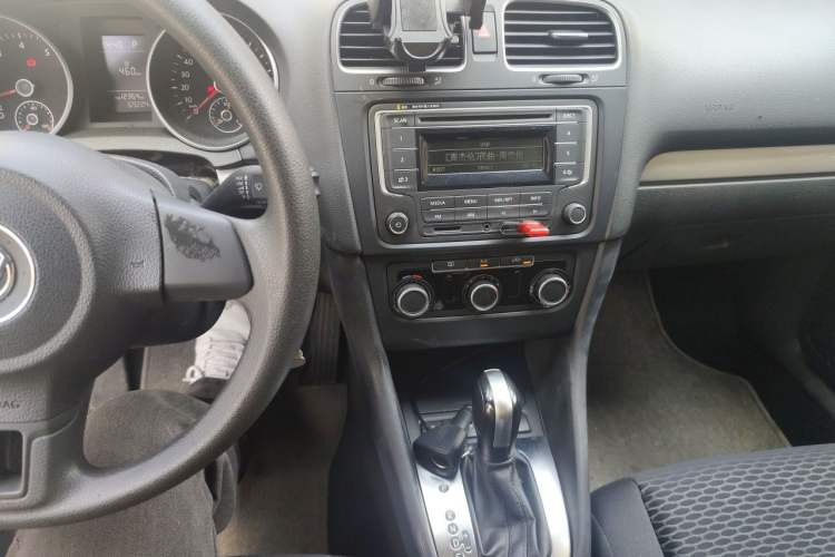 Used Volkswagen Golf 2012 1.6L Automatic Fashion Model Audio And AC Panel