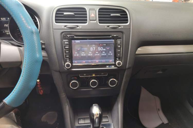 Used Volkswagen Golf 2012 1.6L Automatic Fashion Model Audio And AC Panel