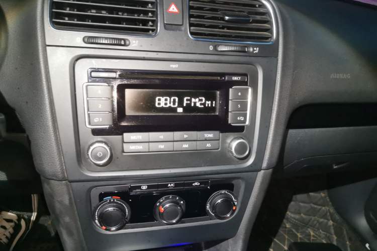 Used Volkswagen Golf 2012 1.6L Automatic Comfort Model Audio And AC Panel