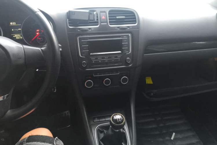 Used Volkswagen Golf 2012 1.6 Manual Comfort Edition Audio And AC Panel