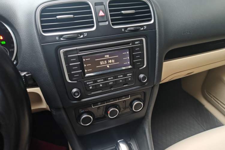 Used Volkswagen Golf 2012 1.6L Automatic Comfort Model Audio And AC Panel