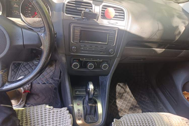 Used Volkswagen Golf 2012 1.6L Automatic Comfort Model Audio And AC Panel