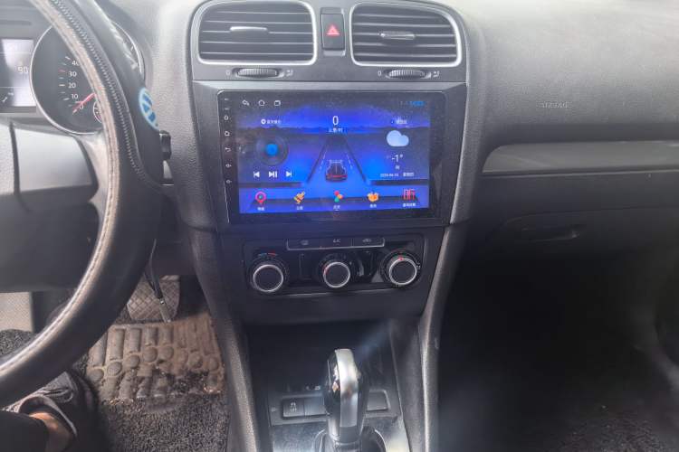 Used Volkswagen Golf 2012 1.6L Automatic Fashion Model Audio And AC Panel