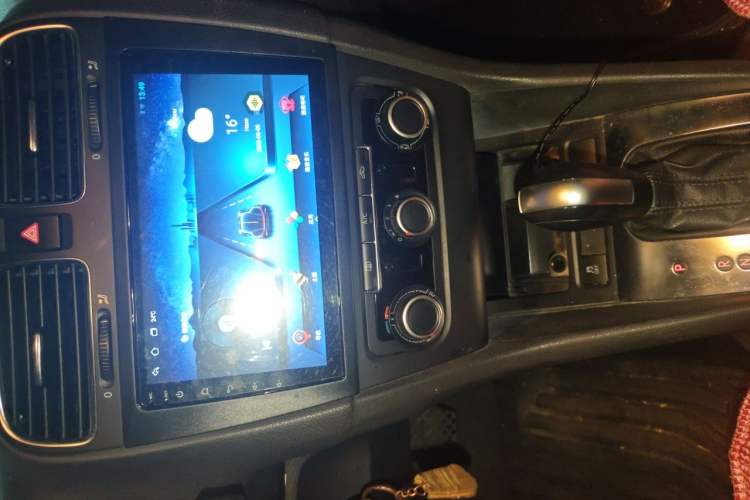 Used Volkswagen Golf 2012 1.6L Automatic Comfort Model Audio And AC Panel