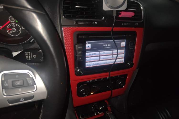 Used Volkswagen Golf 2012 1.4TSI Automatic Luxury Edition Audio And AC Panel