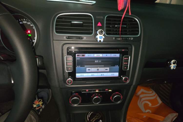 Used Volkswagen Golf 2012 1.6L Automatic Comfort Model Audio And AC Panel