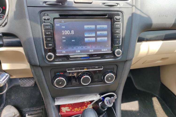 Used Volkswagen Golf 2012 1.4 TSI Automatic Comfort Edition Audio And AC Panel