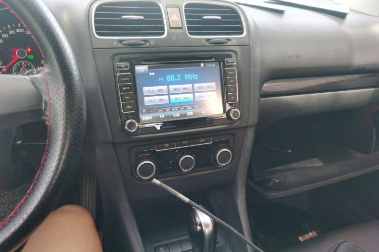 Used Volkswagen Golf 2012 1.6L Automatic Comfort Model Audio And AC Panel