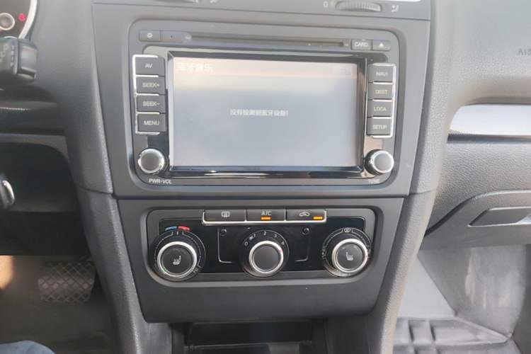 Used Volkswagen Golf 2012 1.6L Automatic Comfort Model Audio And AC Panel