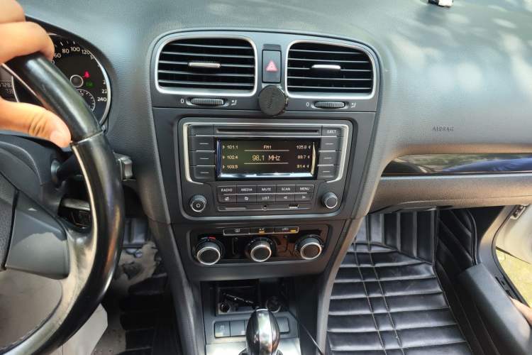 Used Volkswagen Golf 2012 1.6L Automatic Comfort Model Audio And AC Panel