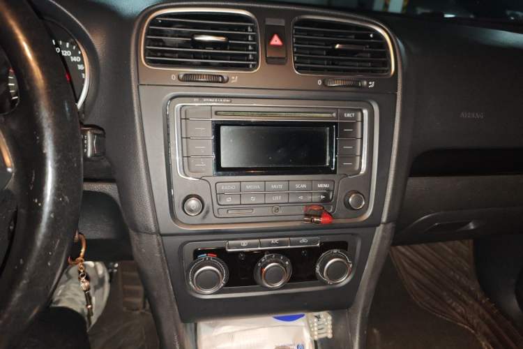 Used Volkswagen Golf 2012 1.6L Automatic Comfort Model Audio And AC Panel