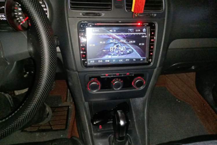 Used Volkswagen Golf 2012 1.6L Automatic Fashion Model Audio And AC Panel