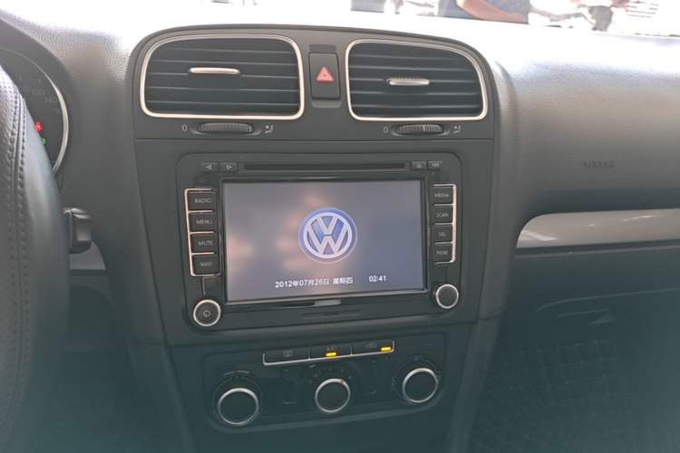 Used Volkswagen Golf 2012 1.6L Automatic Fashion Model Audio And AC Panel