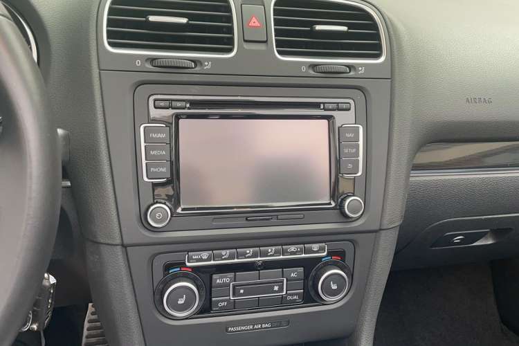 Used Volkswagen Golf 2012 1.4TSI Luxury Convertible Edition Audio And AC Panel