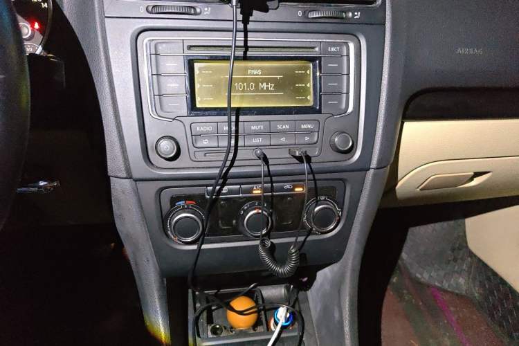Used Volkswagen Golf 2012 1.4 TSI Manual Comfort Edition Audio And AC Panel