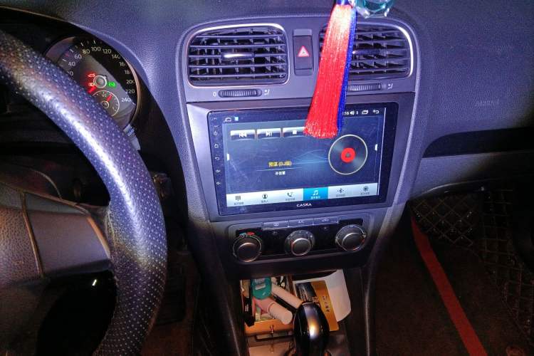 Used Volkswagen Golf 2012 1.6L Automatic Comfort Model Audio And AC Panel