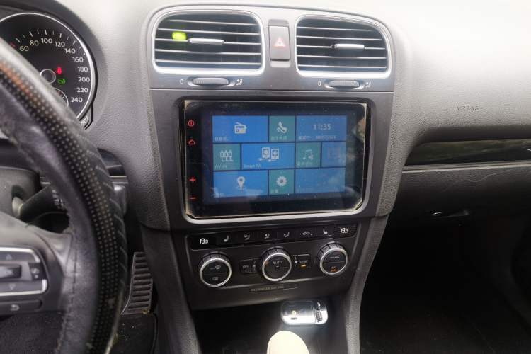 Used Volkswagen Golf 2012 1.4TSI Luxury Convertible Edition Audio And AC Panel
