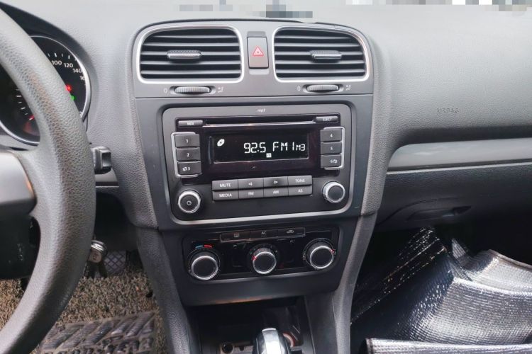 Used Volkswagen Golf 2012 1.6L Automatic Fashion Model Audio And AC Panel