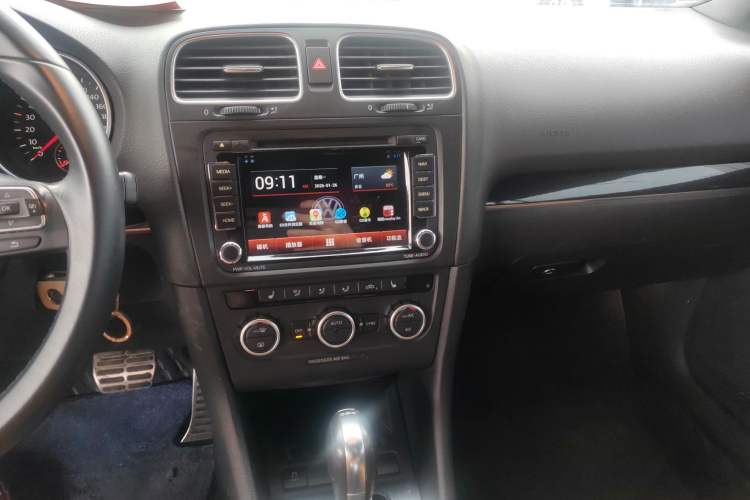 Used Volkswagen Golf 2012 1.4TSI Luxury Convertible Edition Audio And AC Panel