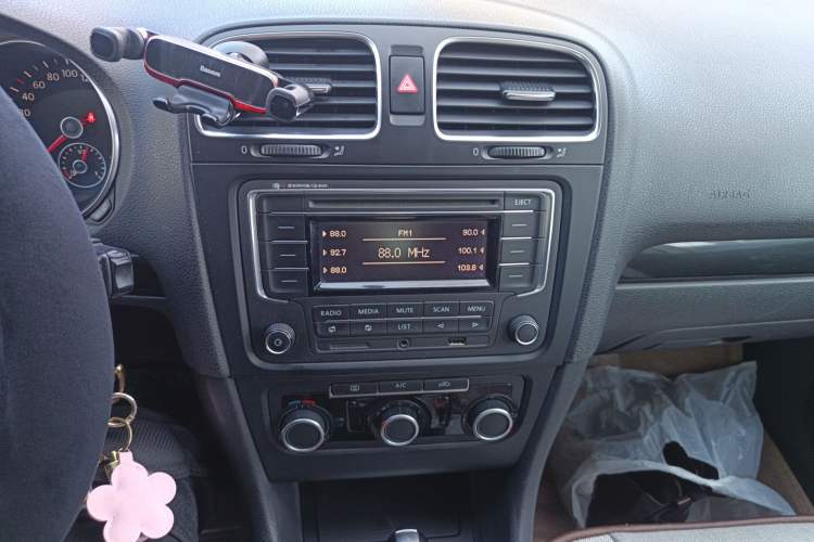 Used Volkswagen Golf 2012 1.6L Automatic Comfort Model Audio And AC Panel