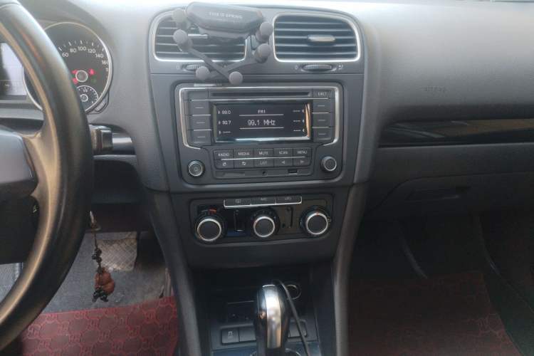 Used Volkswagen Golf 2012 1.6L Automatic Comfort Model Audio And AC Panel