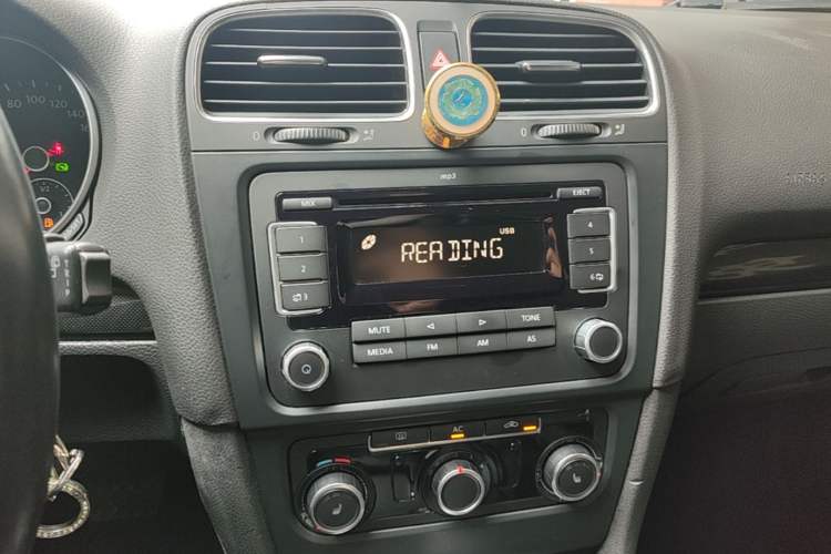 Used Volkswagen Golf 2012 1.4 TSI Automatic Comfort Edition Audio And AC Panel